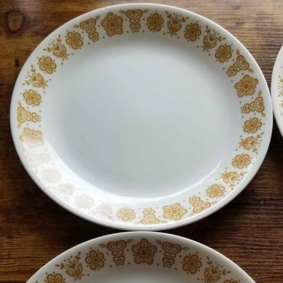 Corelle Butterfly Gold Dinner Plates (9 pcs) - Picture 5 of 6